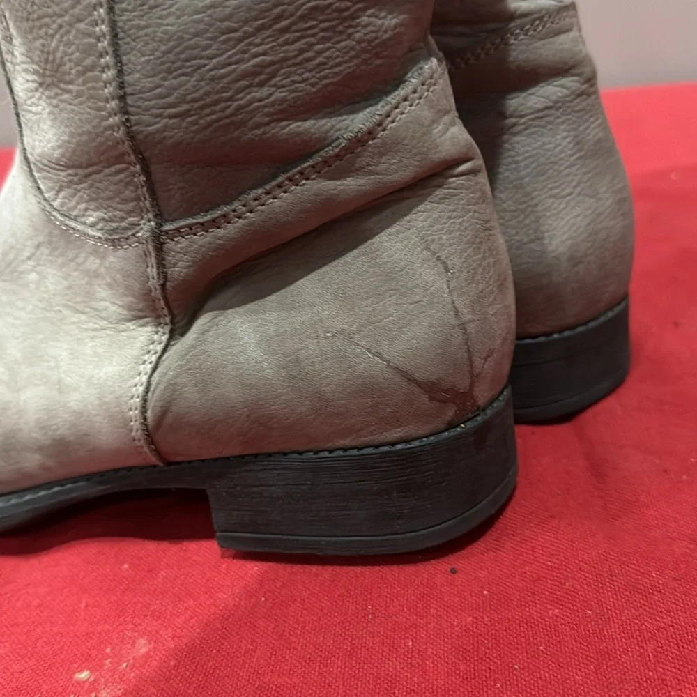 Elegant Gray leather Women's Boots - Picture 3 of 6